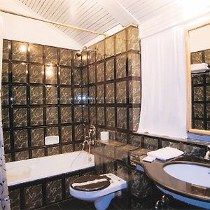 Honeymoon Suite